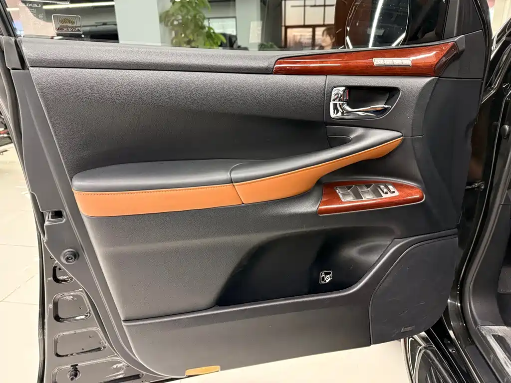 Lexus LX — миниатюра 14