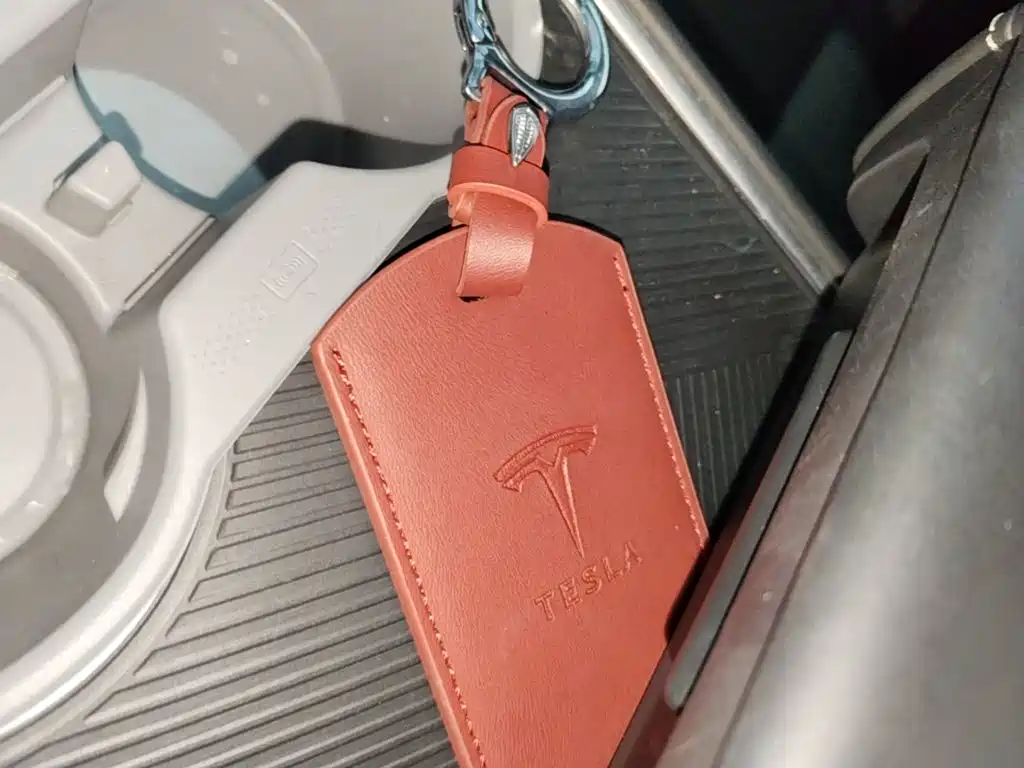 Tesla Model Y — миниатюра 17