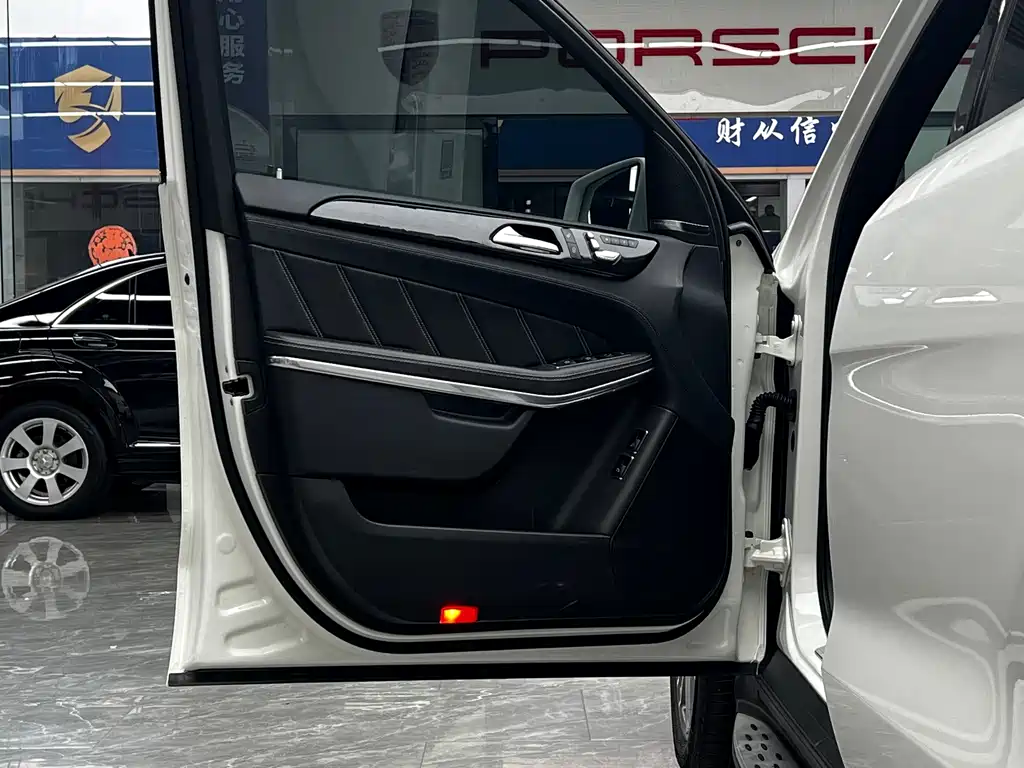 Mercedes-Benz GLS AMG — миниатюра 11