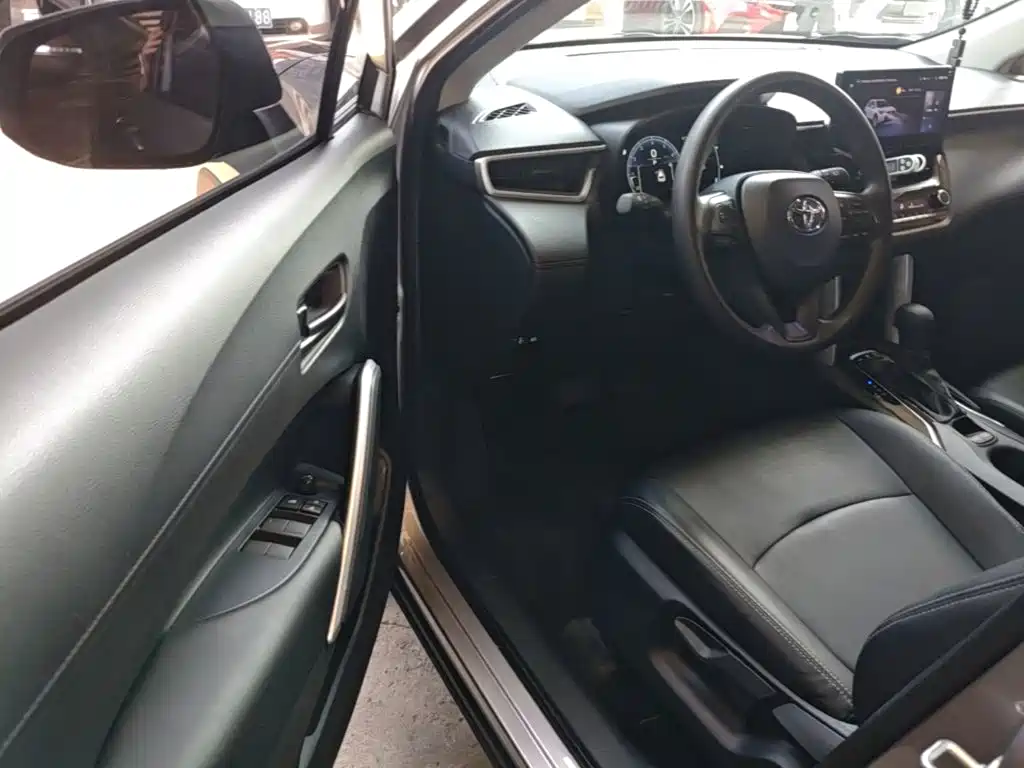 Toyota Corolla Cross — миниатюра 16
