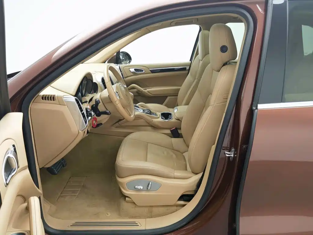 Porsche Cayenne — миниатюра 10