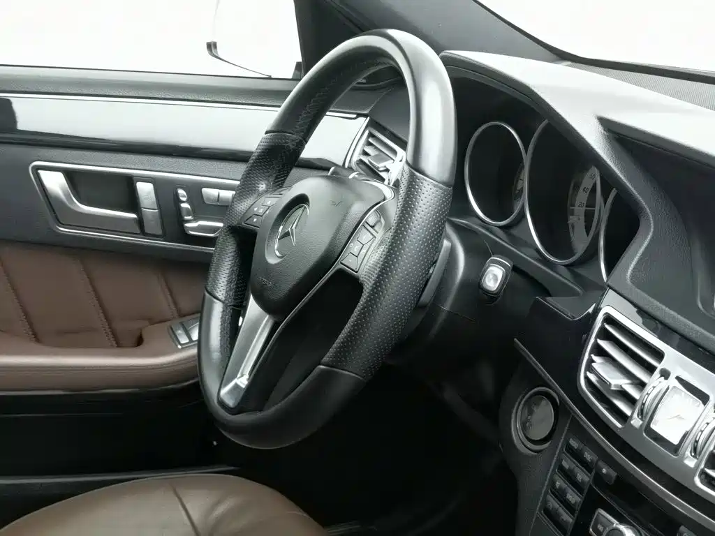 Mercedes-Benz E-Class — миниатюра 22