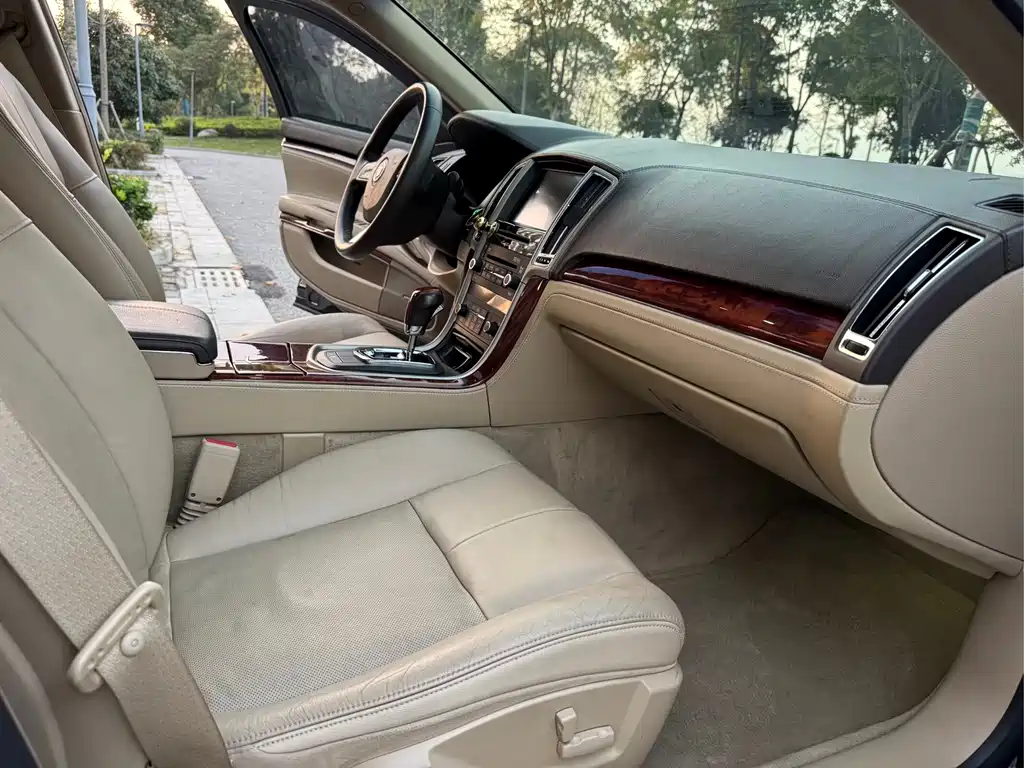 Cadillac SLS 2011 2.0T Luxury