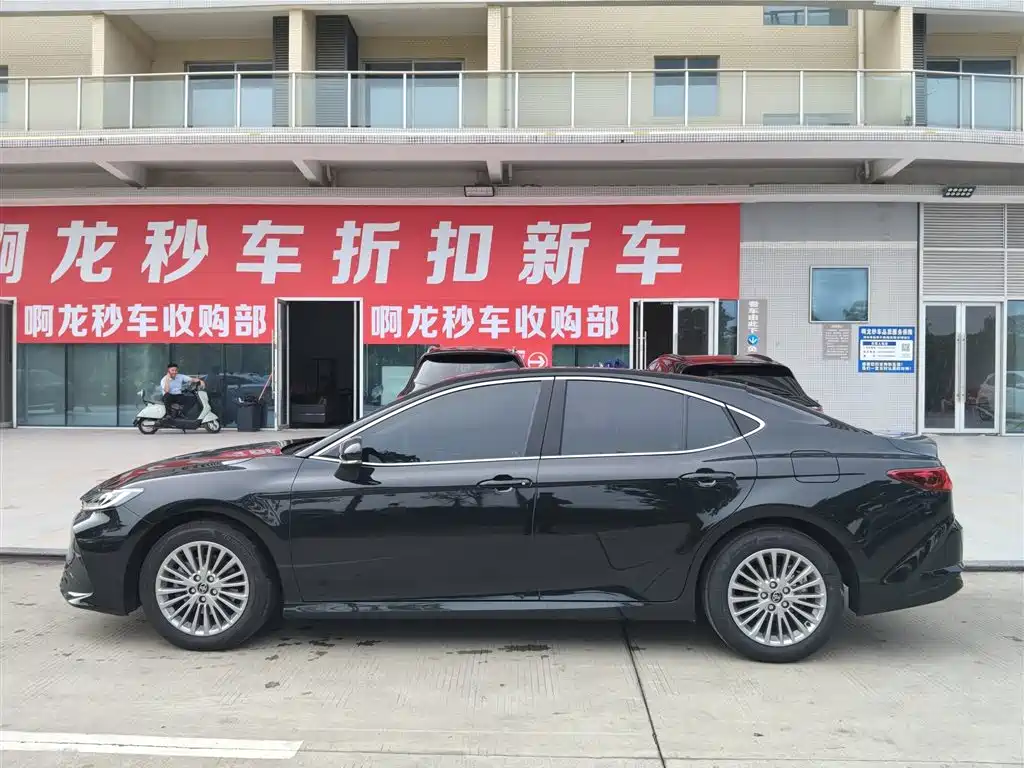 Toyota Camry — миниатюра 3
