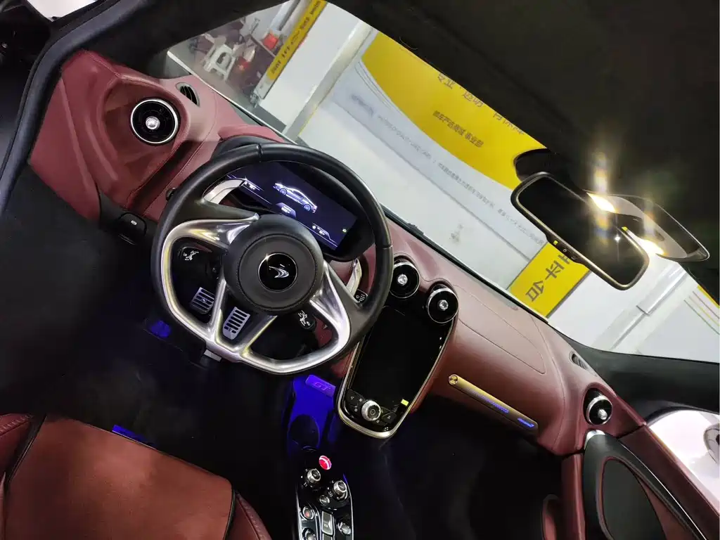 McLaren GT — миниатюра 8