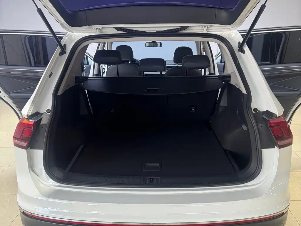 Volkswagen Tiguan L L 2023 280TSI AT