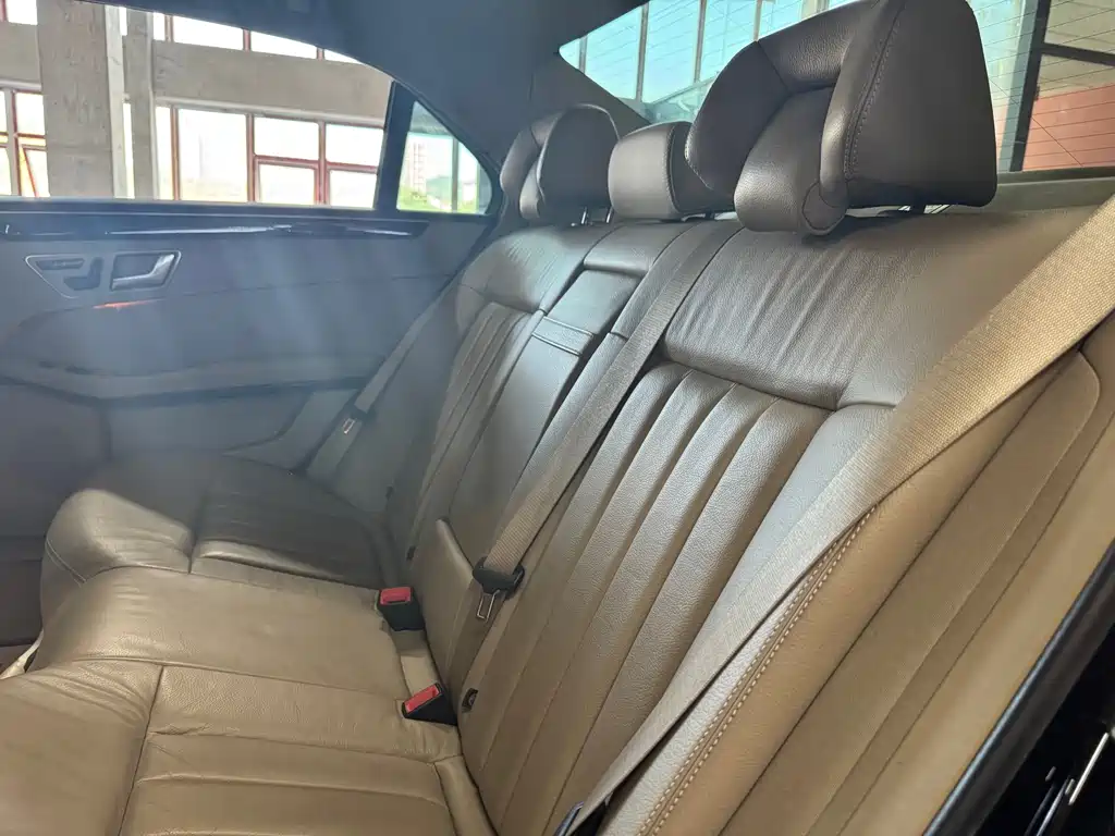Mercedes-Benz E-Class — миниатюра 12
