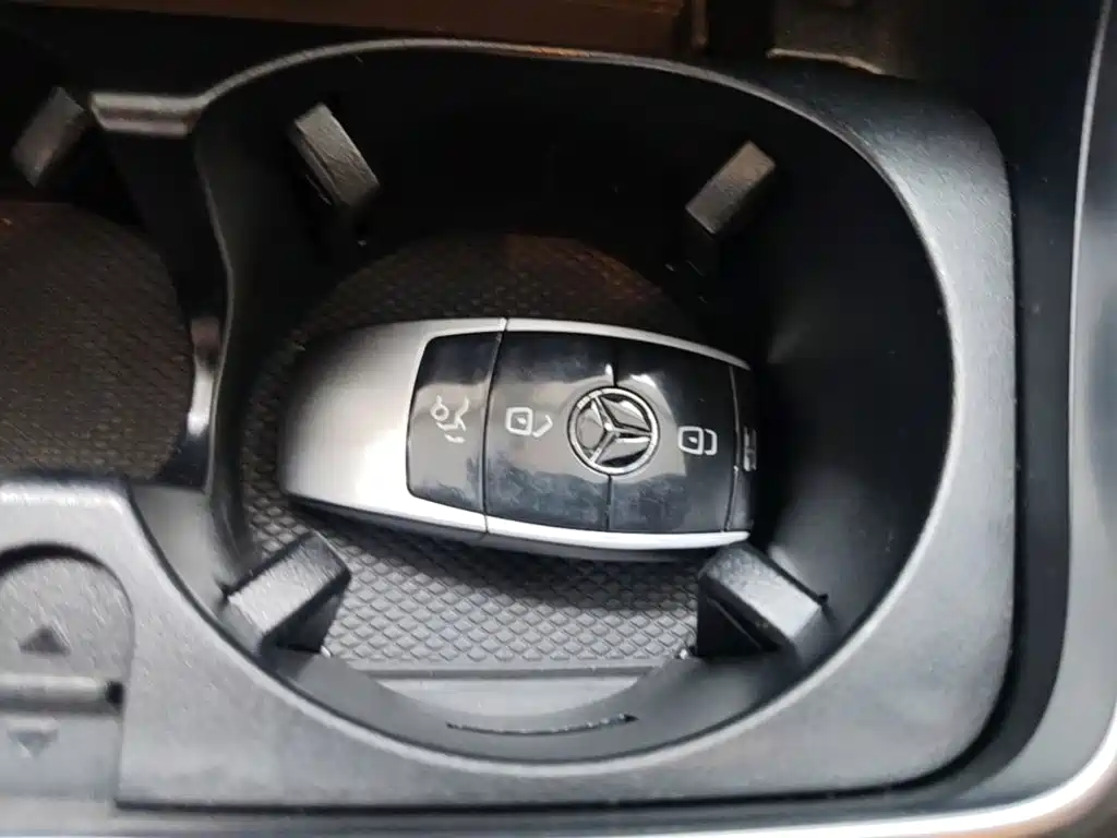 Mercedes-Benz C-Class — миниатюра 9