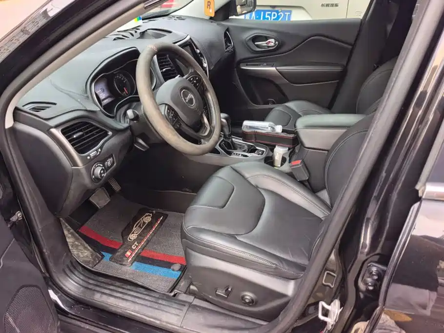Jeep Cherokee — миниатюра 9