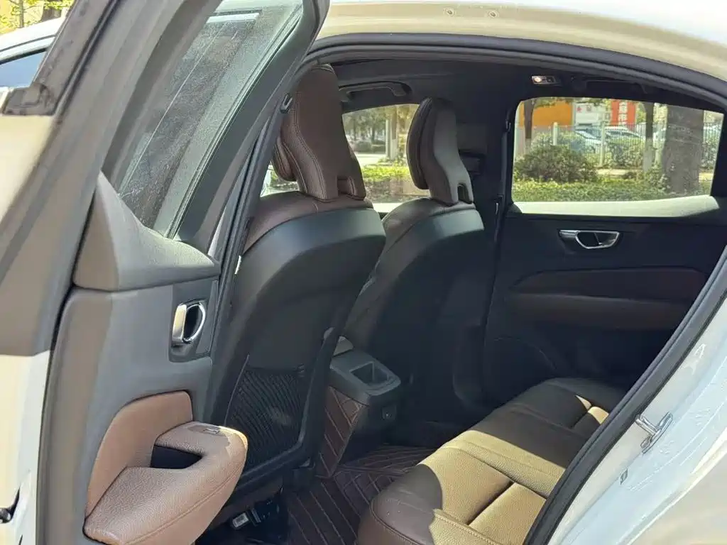 Volvo S60 — миниатюра 19