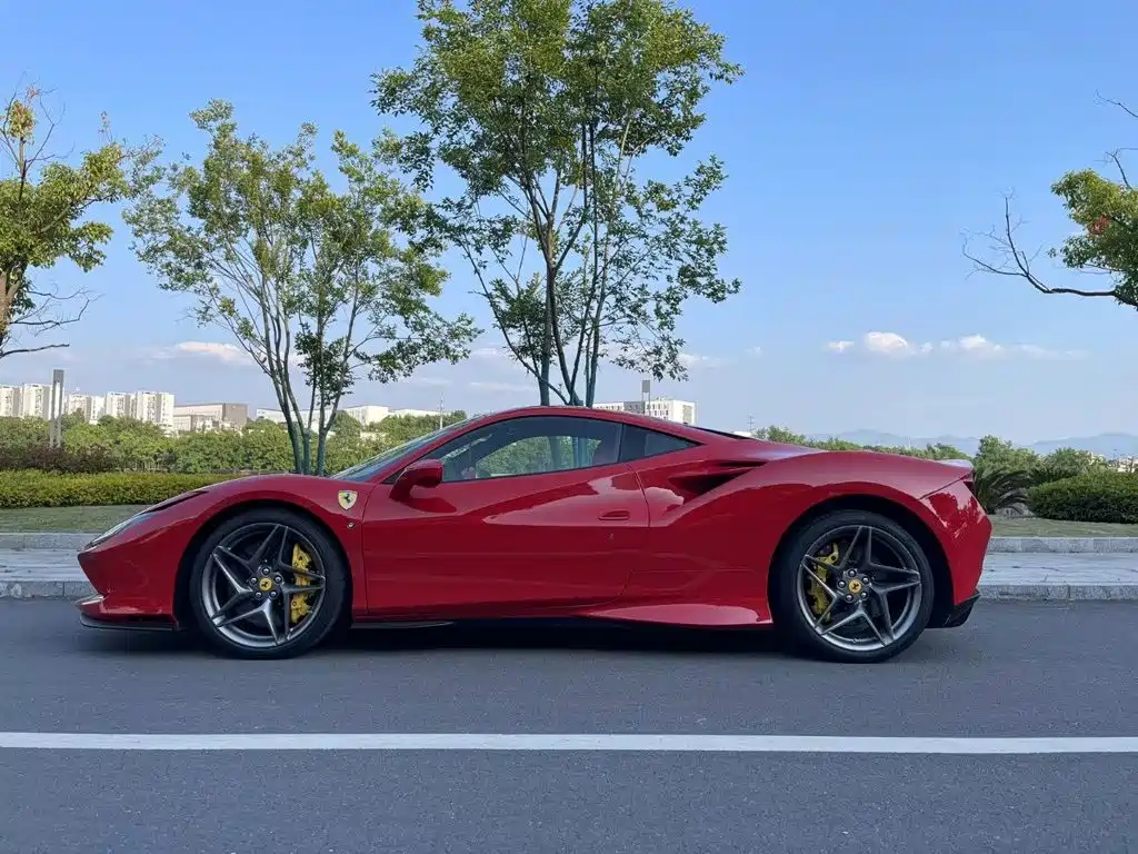Ferrari F8 — миниатюра 2