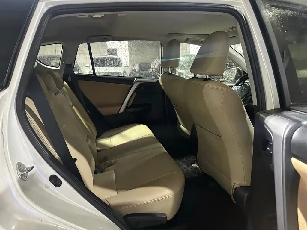Toyota RAV4 — миниатюра 7