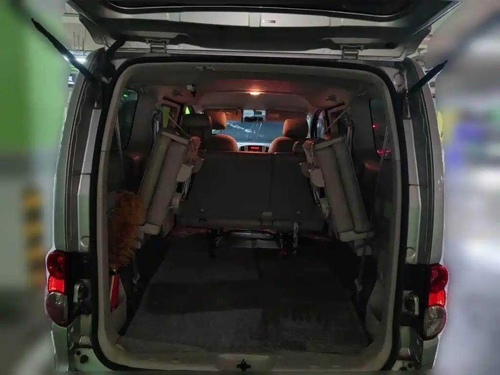 Nissan NV200 — миниатюра 15