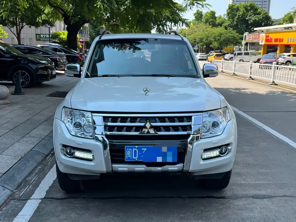Mitsubishi Pajero (Import) — миниатюра 2