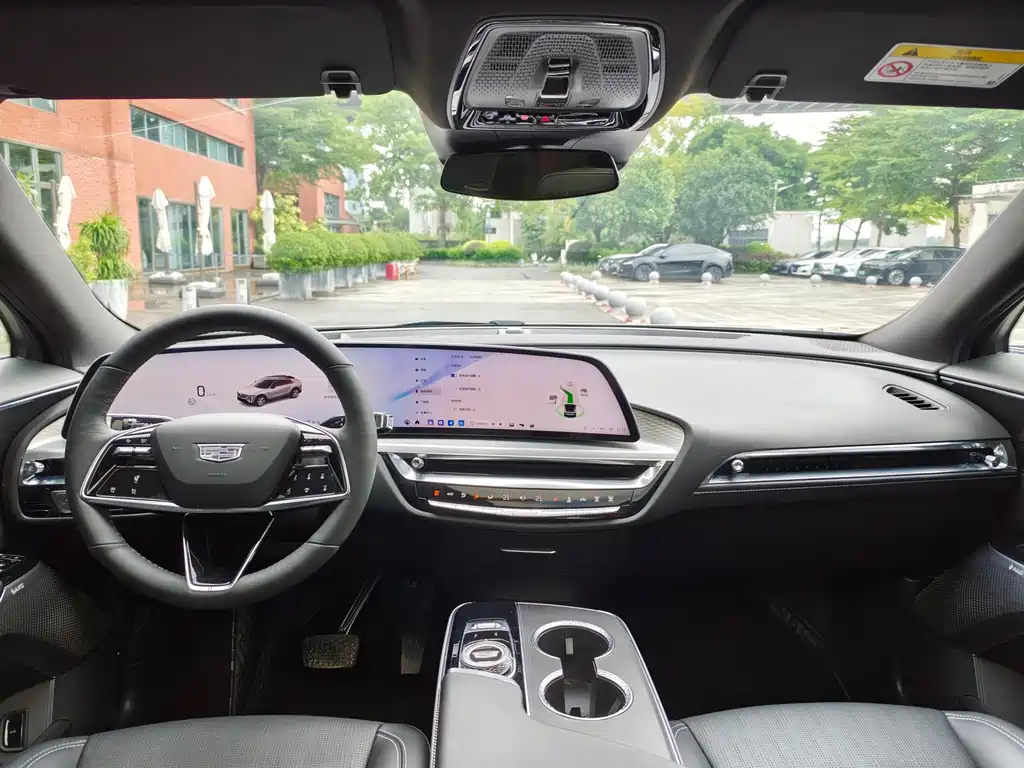 Cadillac Lyriq — миниатюра 13