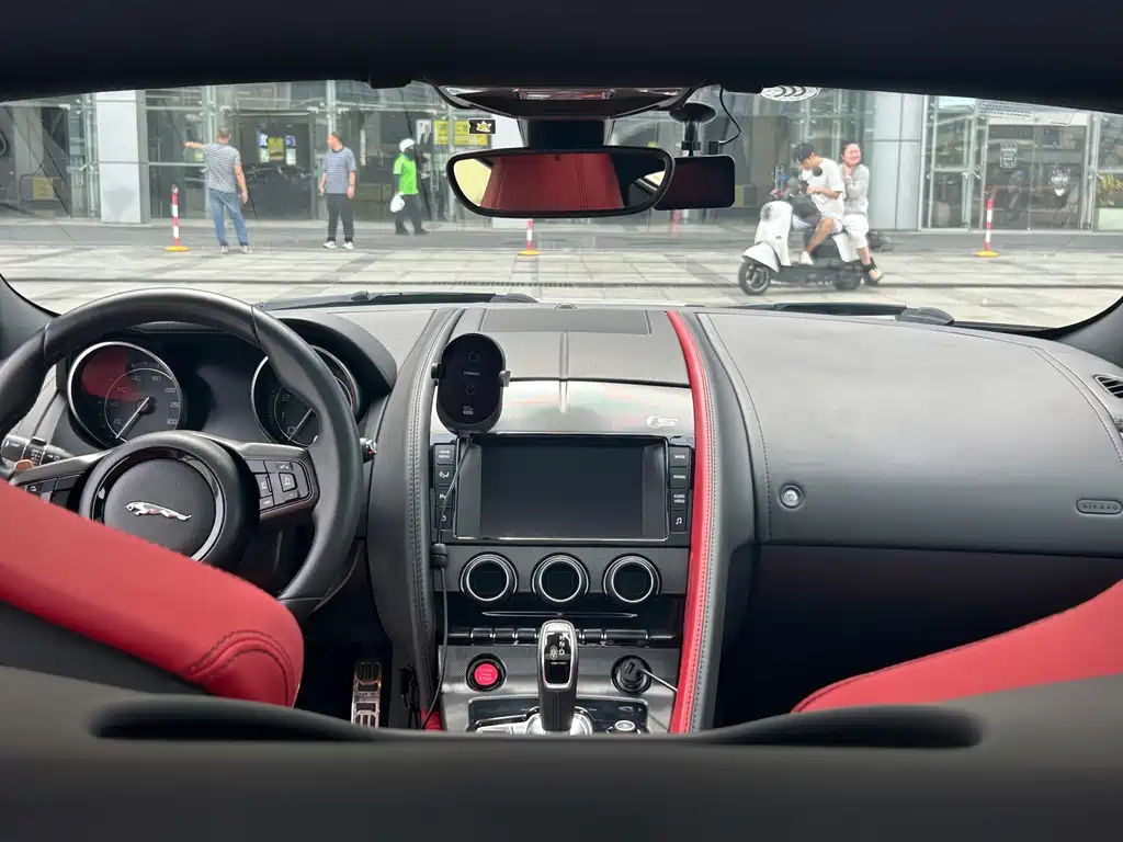 Jaguar F-TYPE — миниатюра 10