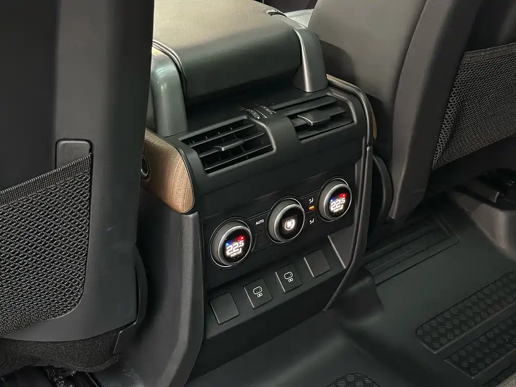 Land Rover Defender — миниатюра 22