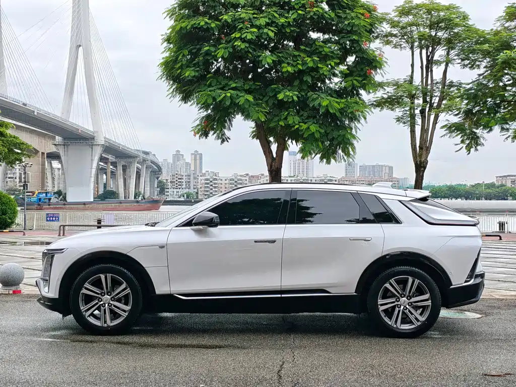 Cadillac Lyriq — миниатюра 2