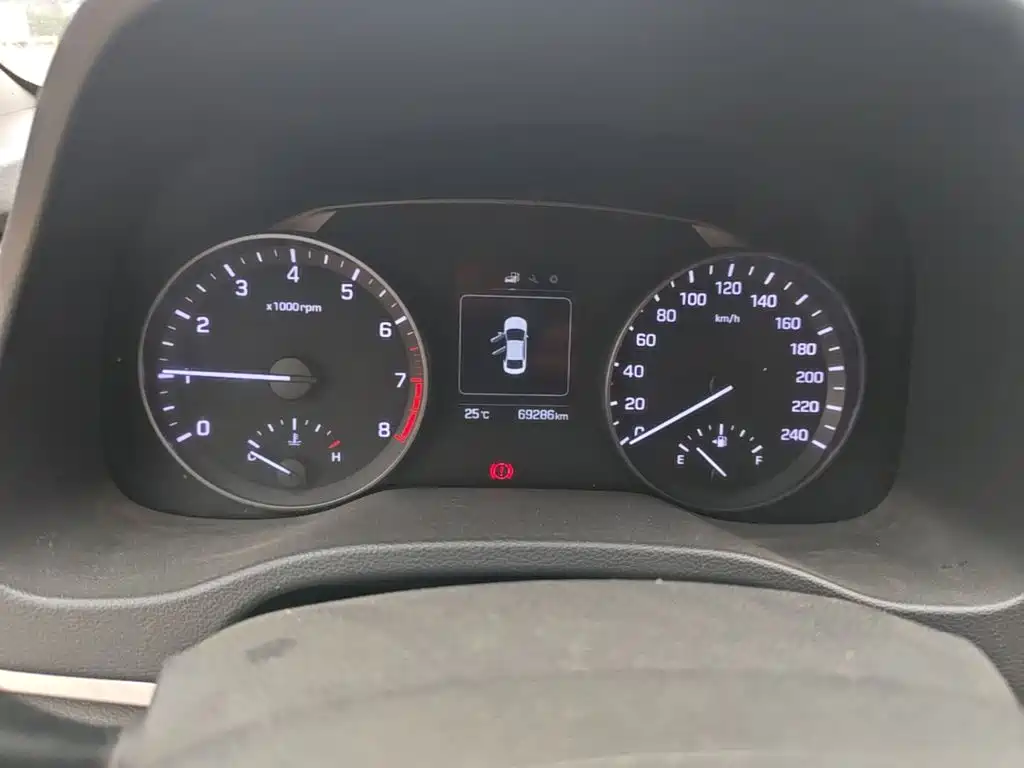 Hyundai Elantra — миниатюра 12