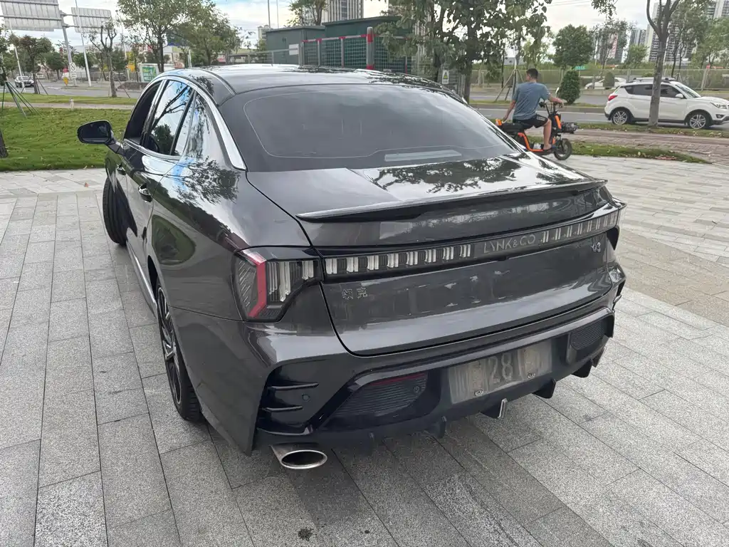 Lynk & Co 03 — миниатюра 5