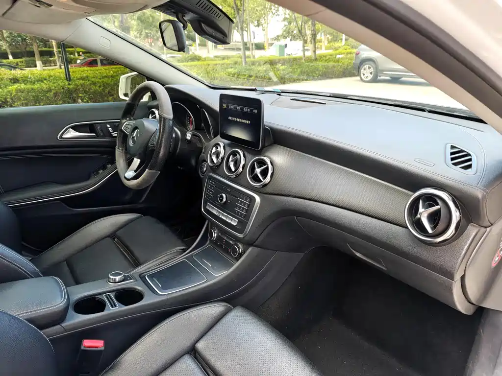 Mercedes-Benz GLA — миниатюра 23