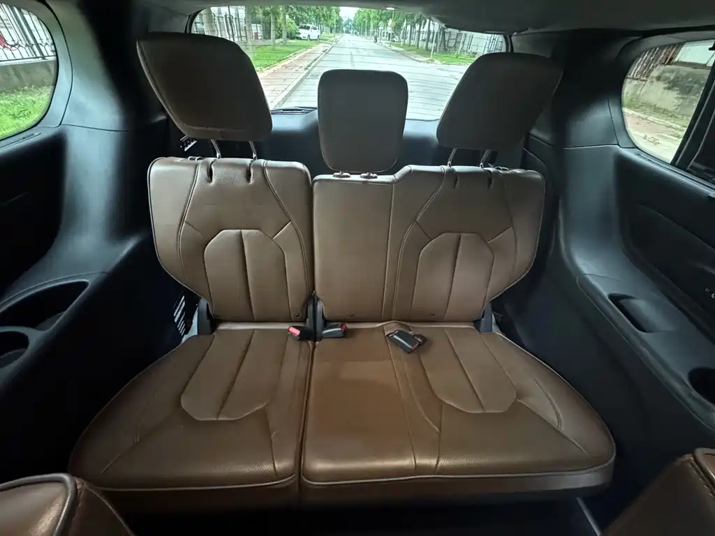 Chrysler Grand Voyager (Import) — миниатюра 24