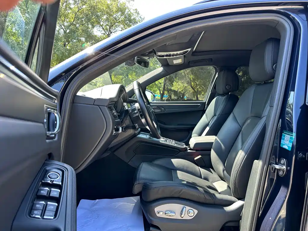 Porsche Macan — миниатюра 9