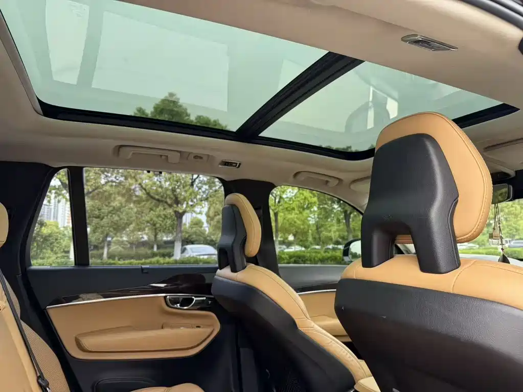 Volvo XC90 2018 T6 7 мест