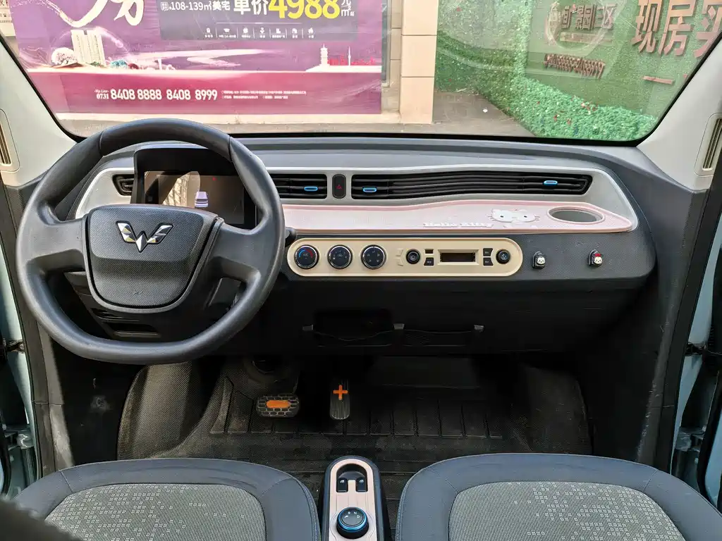 Wuling MINIEV — миниатюра 4