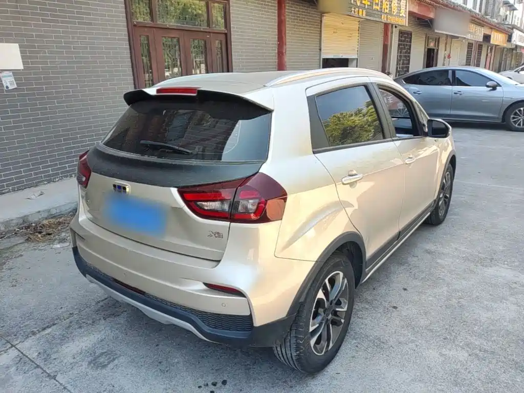Geely Vision X3 — миниатюра 7