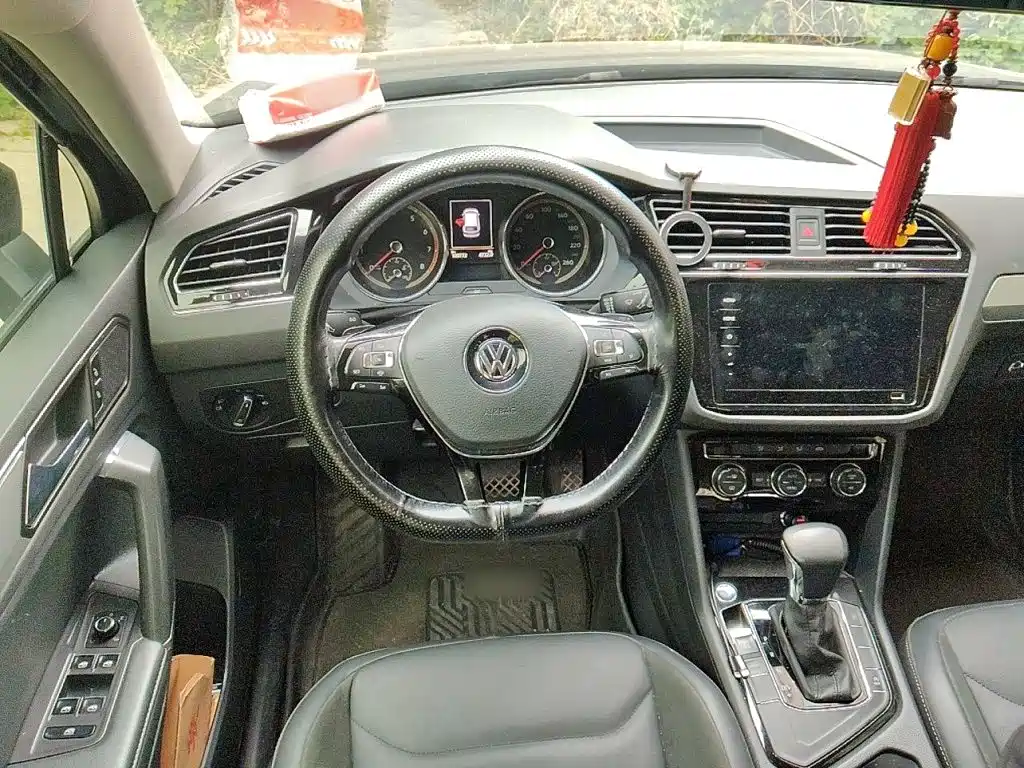 Volkswagen Tiguan L — миниатюра 11