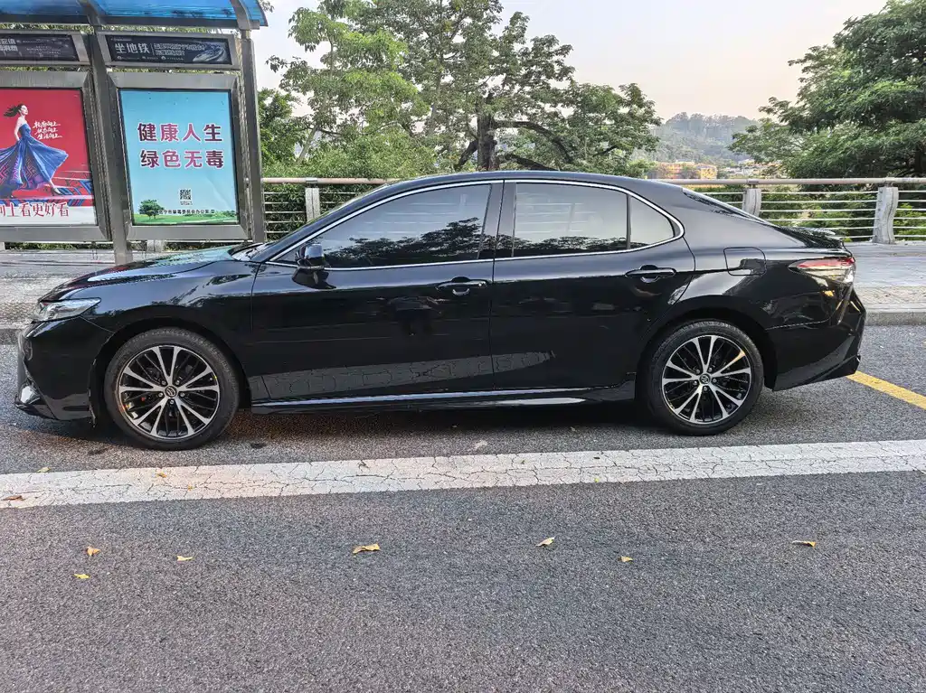 Toyota Camry — миниатюра 5