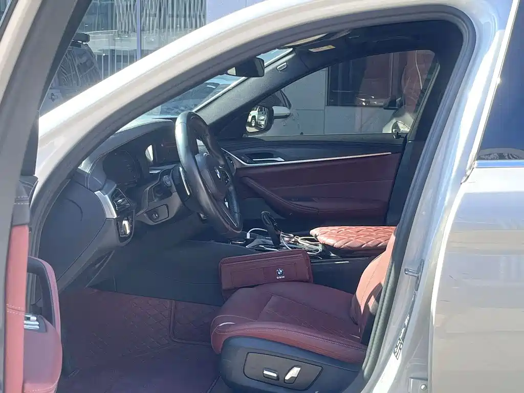 BMW 5 Series — миниатюра 6