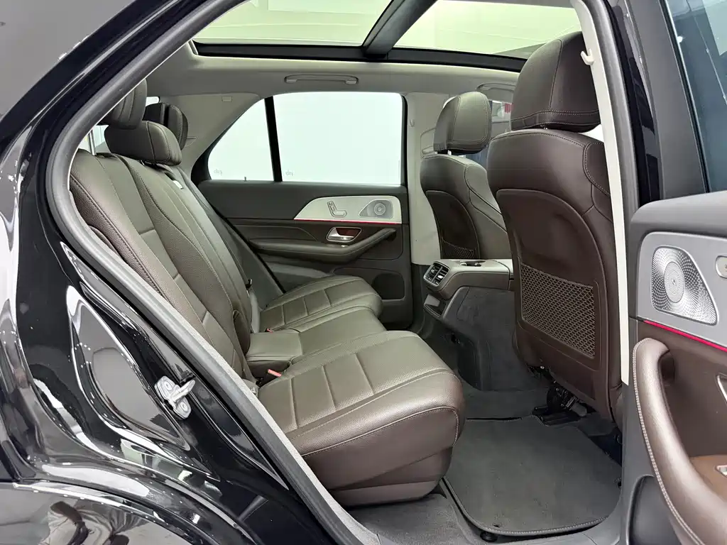 Mercedes-Benz GLE (Import) — миниатюра 27