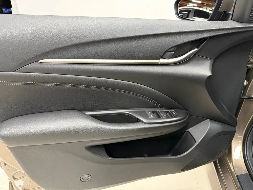 Buick Excelle — миниатюра 10