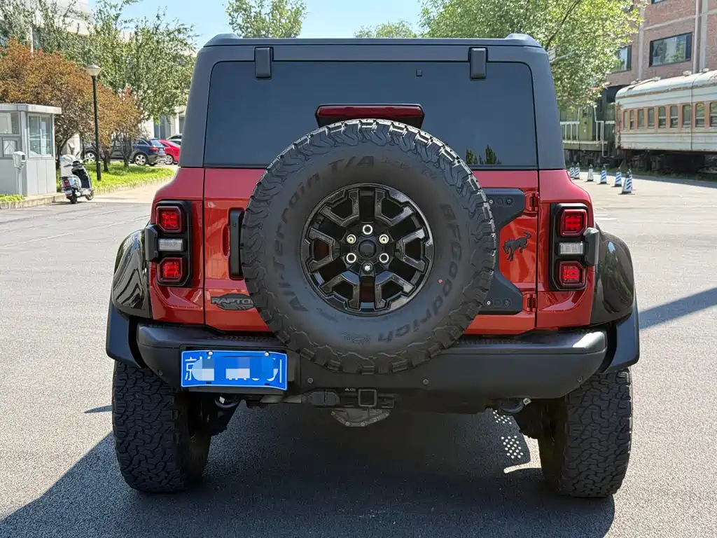 Ford Bronco (Import) — миниатюра 18