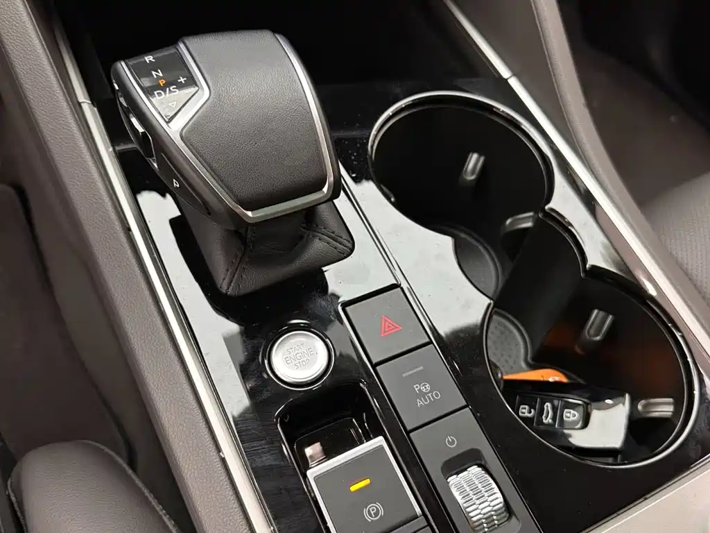 Volkswagen Touareg — миниатюра 15