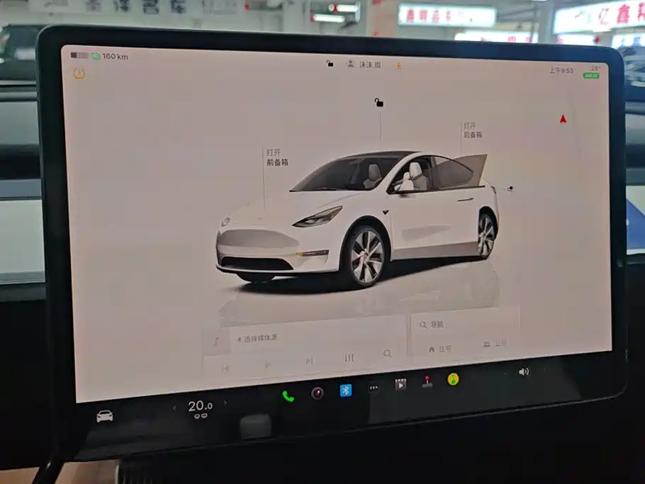 Tesla Model Y — миниатюра 14