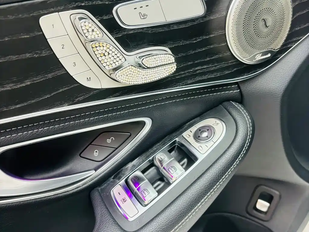 Mercedes-Benz C-Class — миниатюра 13