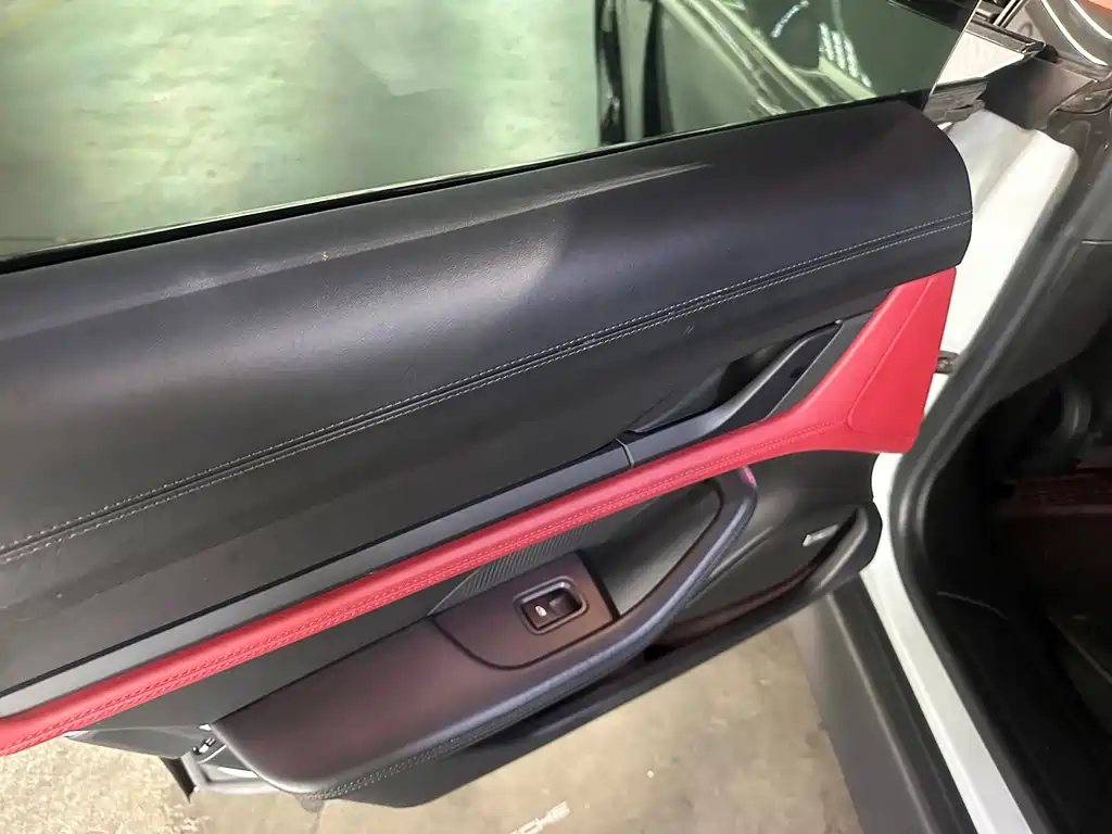 Porsche Taycan — миниатюра 7