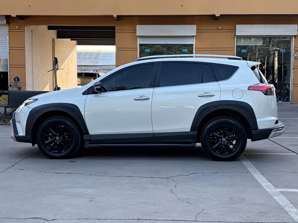 Toyota RAV4 — миниатюра 16