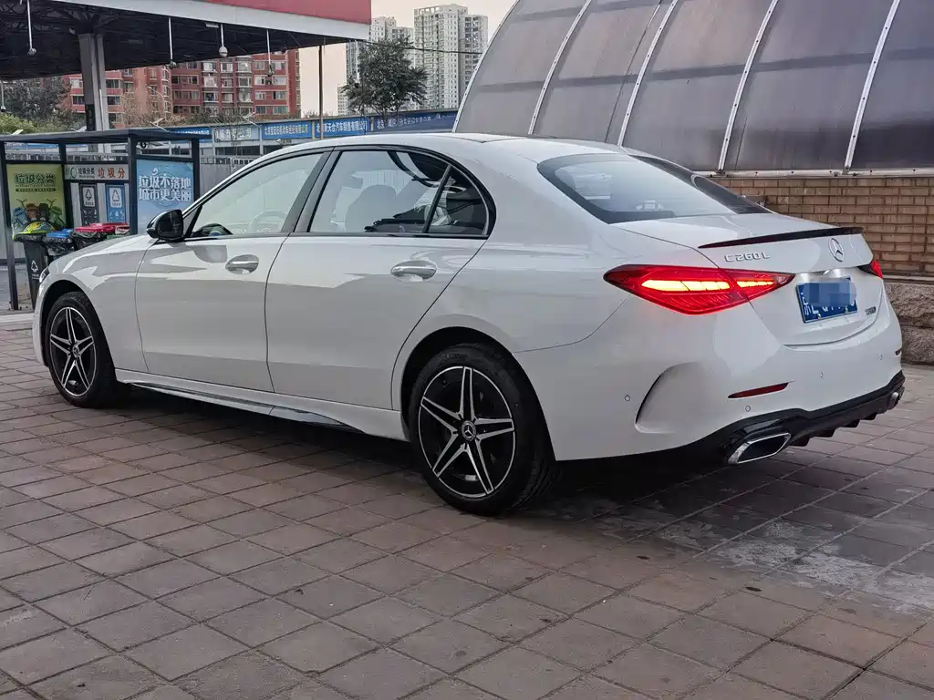 Mercedes-Benz C-Class — миниатюра 13