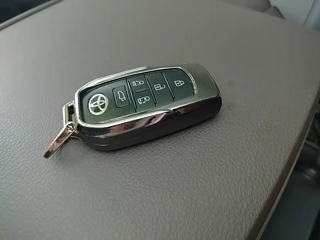 Toyota Granvia — миниатюра 9