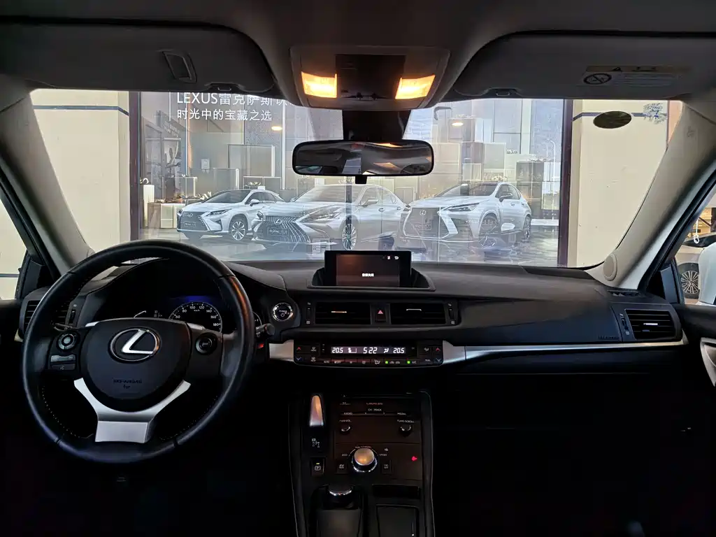 Lexus CT — миниатюра 5