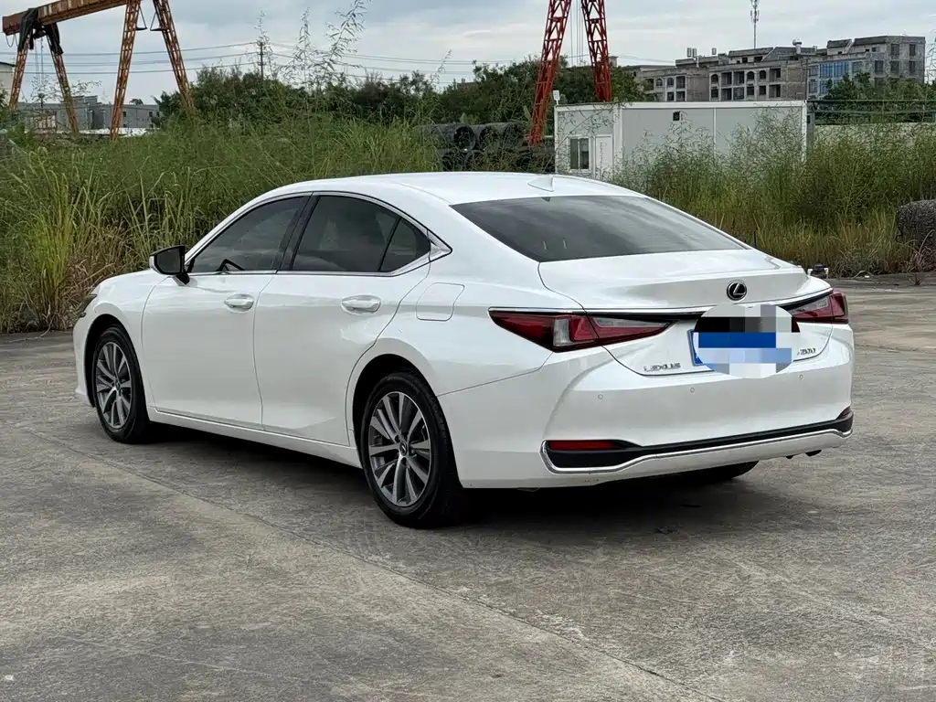 Lexus ES — миниатюра 6