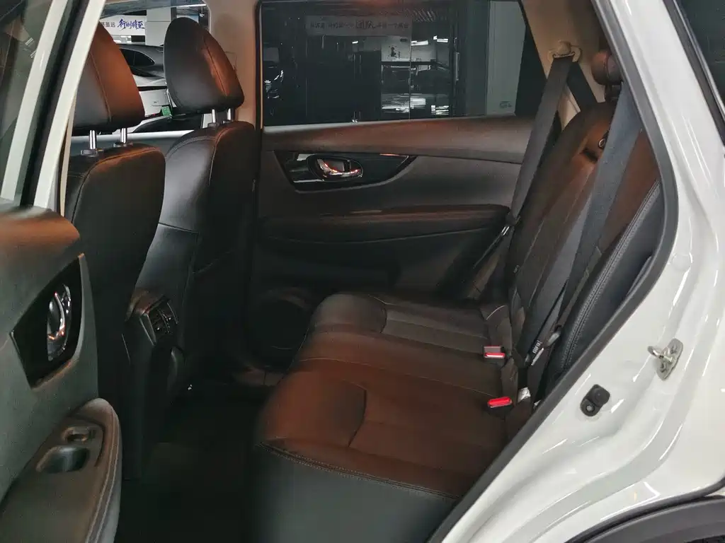 Nissan X-Trail — миниатюра 8