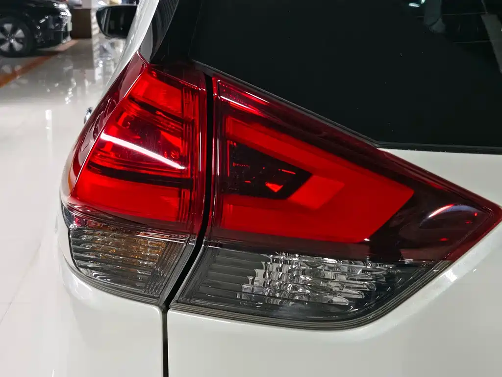 Nissan X-Trail — миниатюра 9