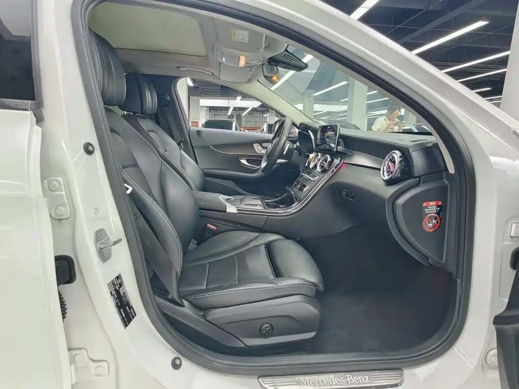 Mercedes-Benz C-Class — миниатюра 9