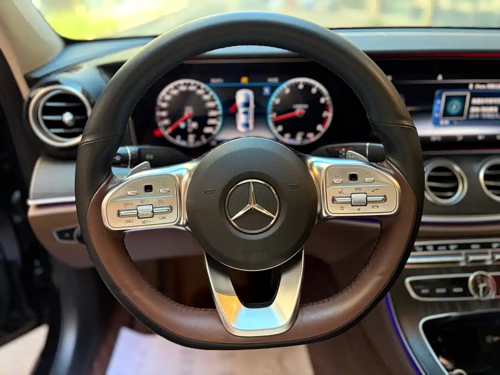 Mercedes-Benz E-Class — миниатюра 12