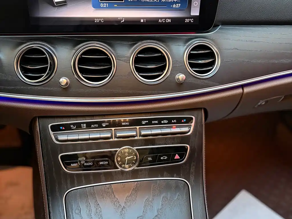 Mercedes-Benz E-Class — миниатюра 14